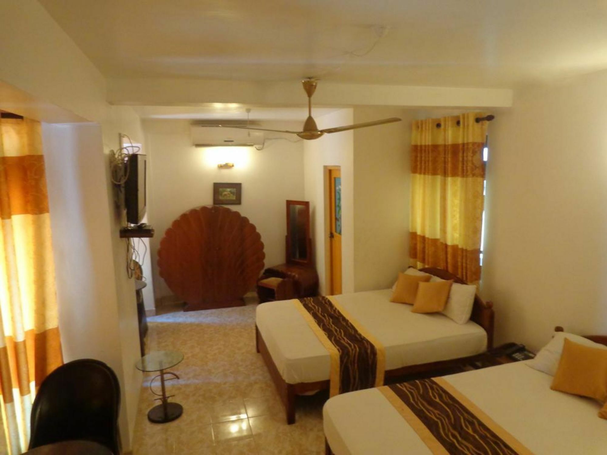 Oak Wood Inn Kandy Buitenkant foto