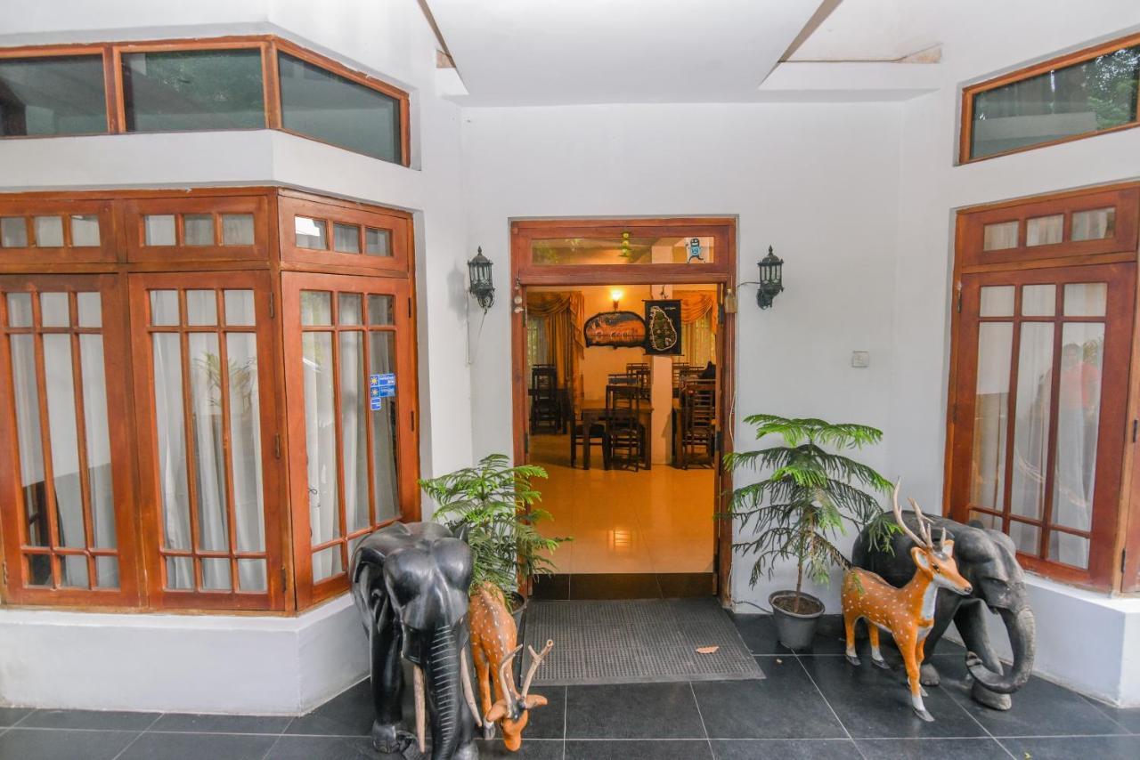 Oak Wood Inn Kandy Buitenkant foto