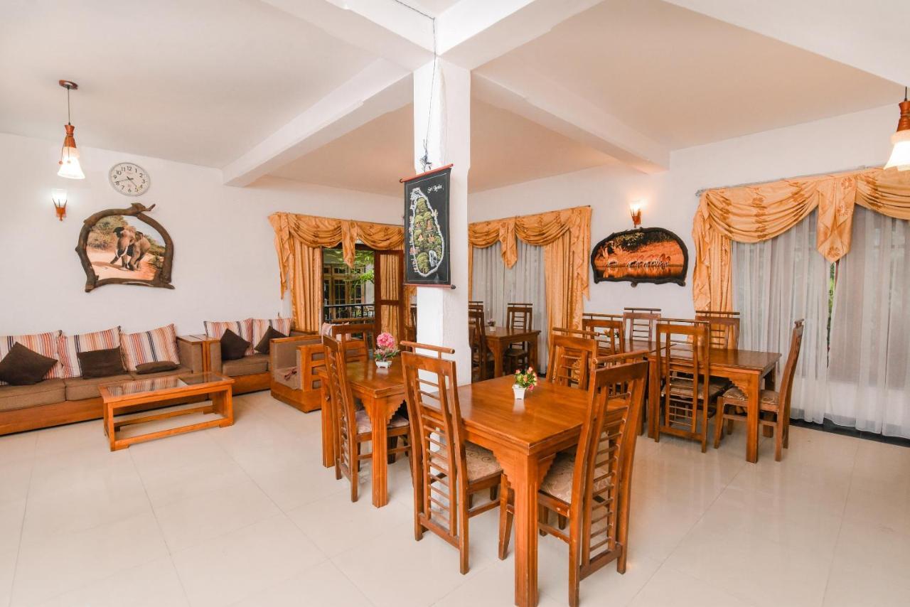 Oak Wood Inn Kandy Buitenkant foto