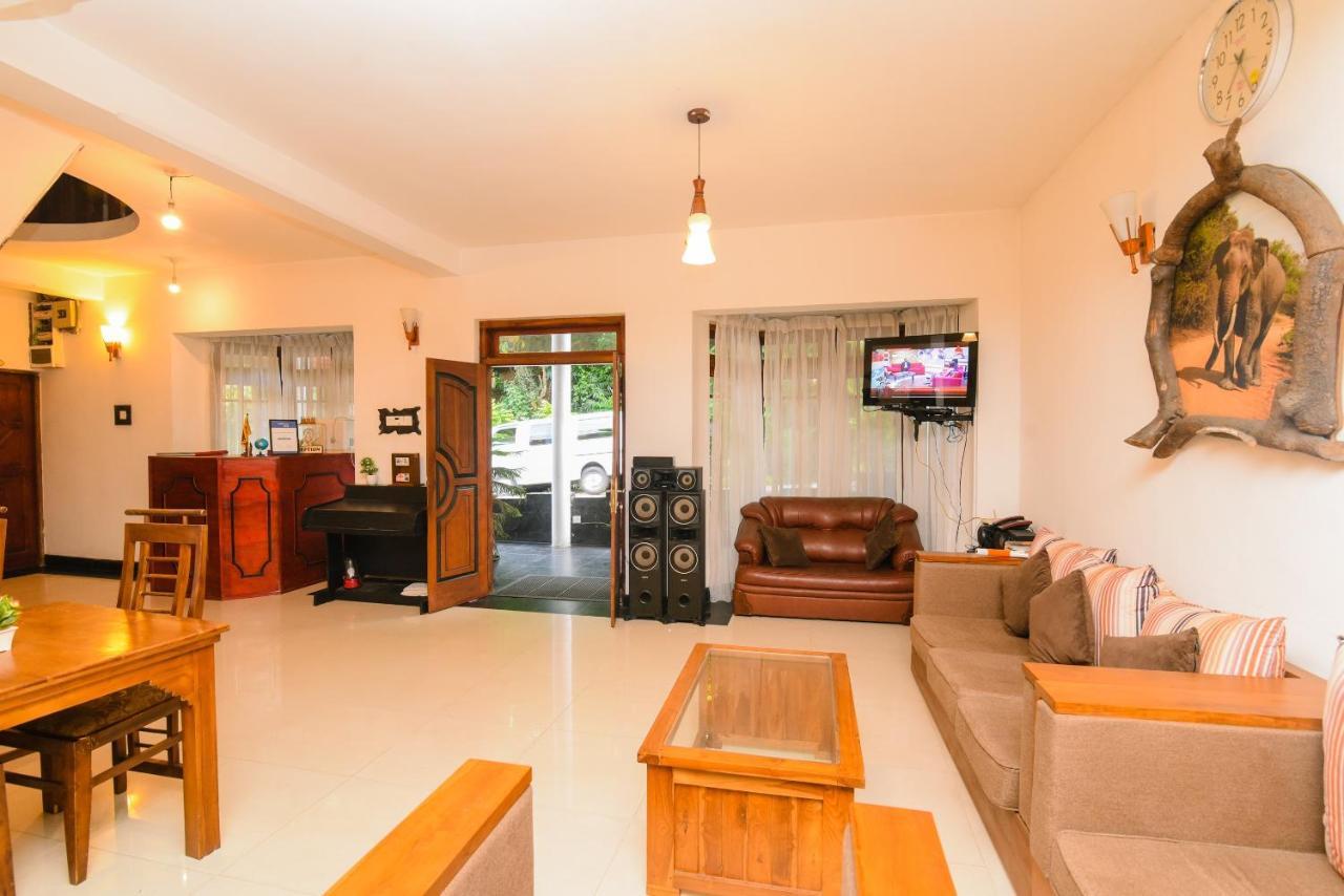 Oak Wood Inn Kandy Buitenkant foto