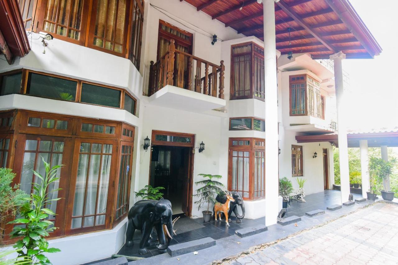 Oak Wood Inn Kandy Buitenkant foto